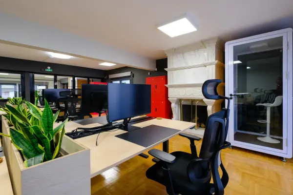 Dedicated pro desk in focus zone at Fiftyone Space